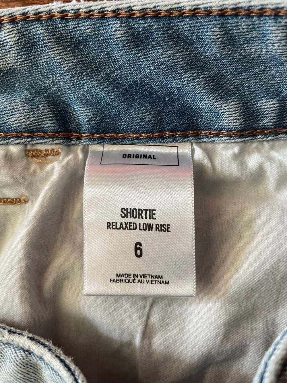 Y2K Express Low Rise Distressed Denim Shorts “Blue Jean Baby” Embroidered Size 6 - Picture 9 of 11